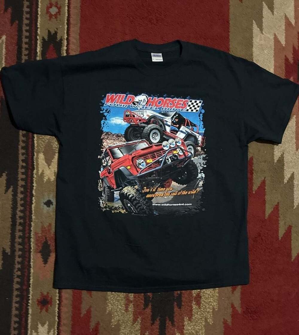 Gildan Wild Horses Four Wheel Drive T-Shirt Size XL Black